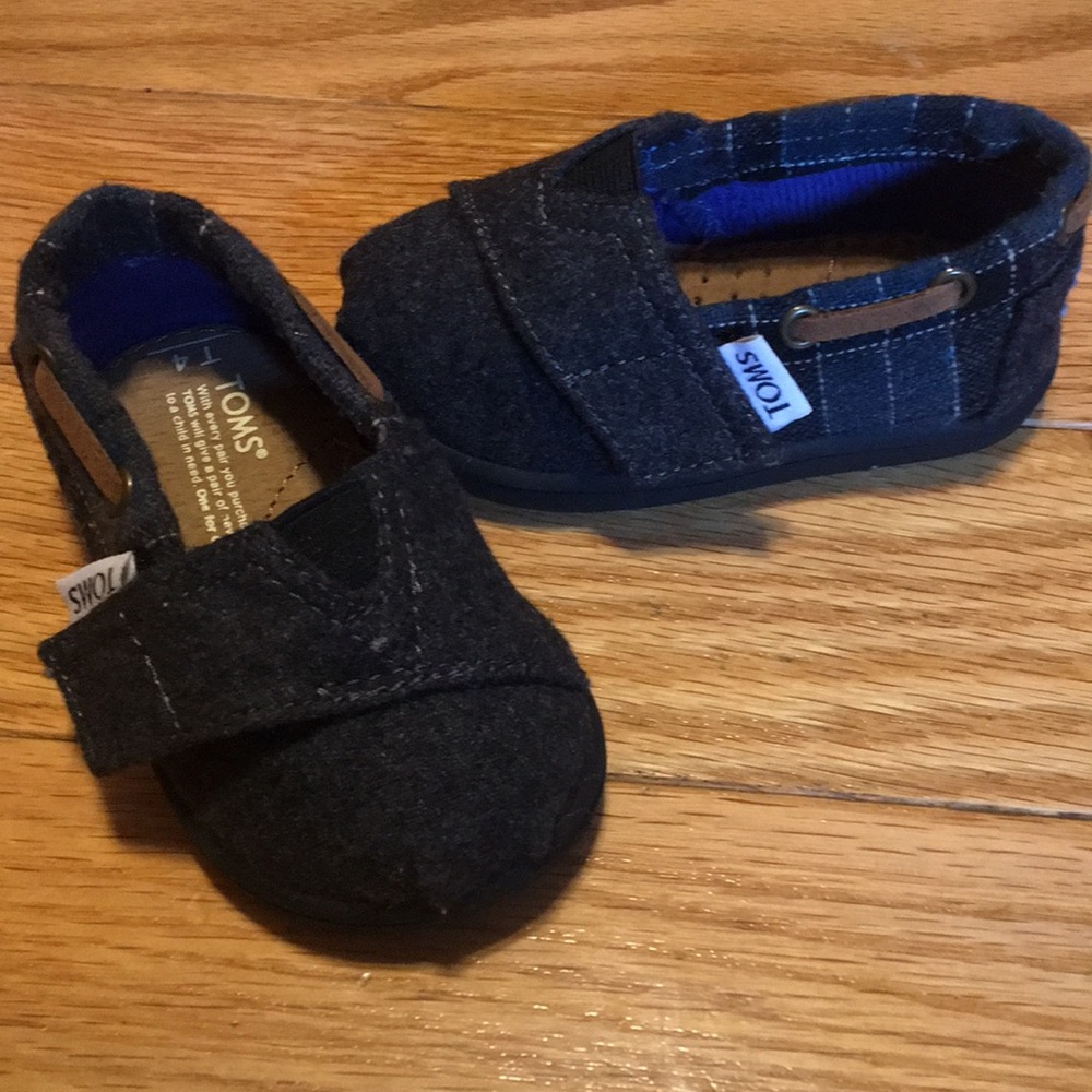 Toms baby/toddler shoes size 4
